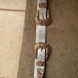 Double buckle gray belt